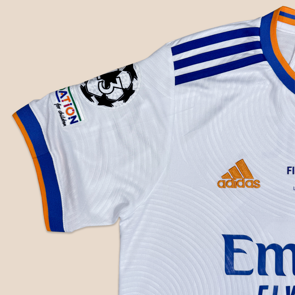 Real Madrid 2021/22 Local